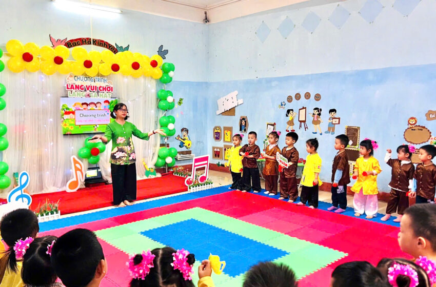  Các bạn nhỏ hoạt động sôi nổi với các tiết học âm nhạc ở các độ tuổi