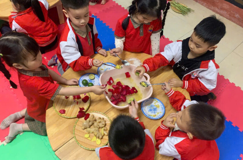  Làm nước ngâm chân tặng mẹ 8/3