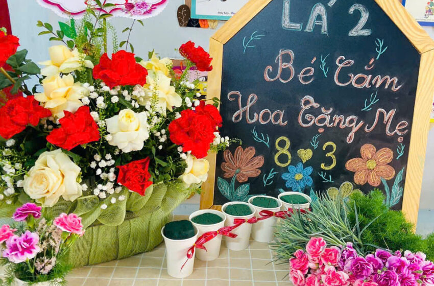  Cắm hoa tươi tặng mẹ ngày 8/3